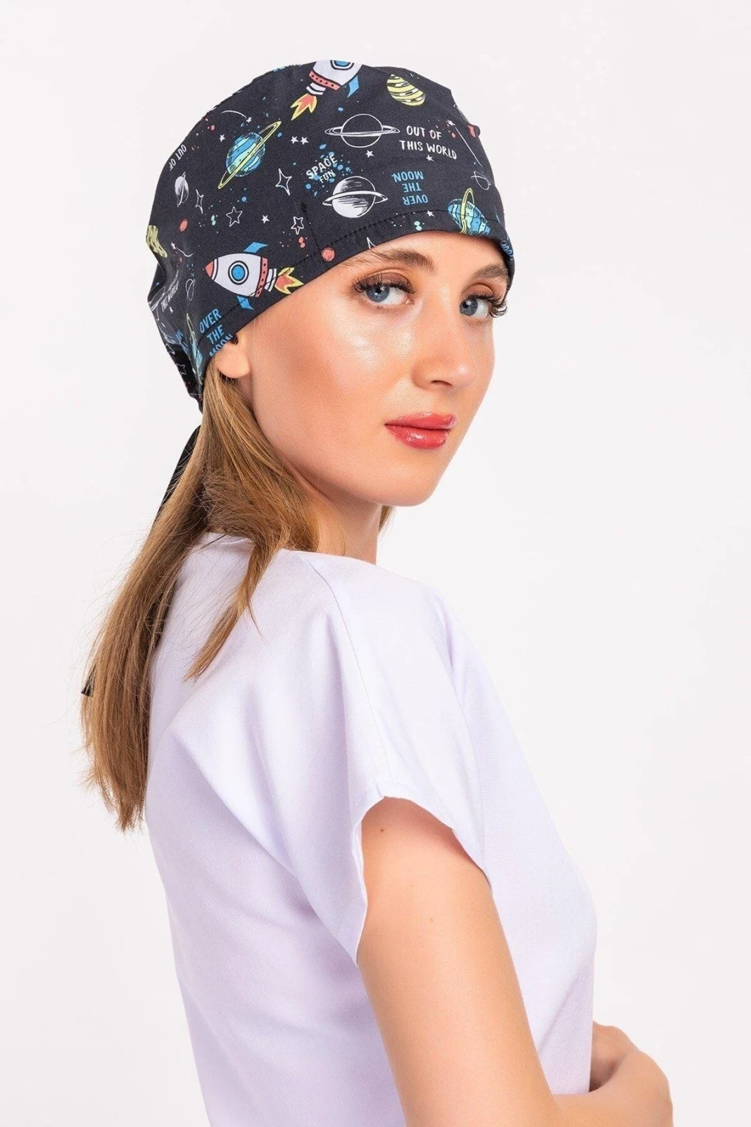 کلاه جراحی طرح سیاره مشکی مستر لیکرا — محصول Cizgi Medikal